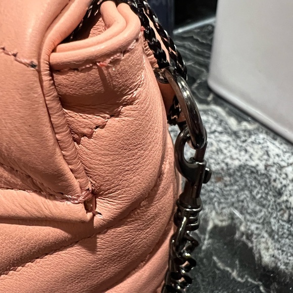 NWT Italians Leather Quilted Crossbody with Detachable Chain Strap - Picture 3 of 10